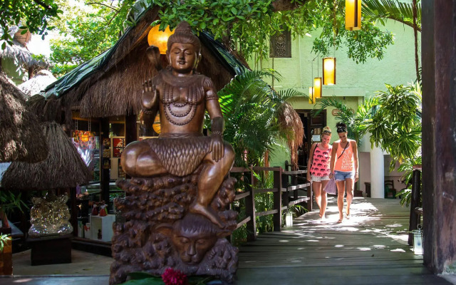 Blue Parrot 5th Avenue