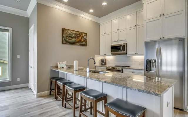 Salty Blue Mermaid - 4 Br Home