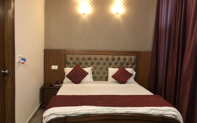 OYO Rooms Near Huda City Centre