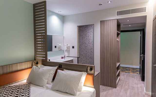 Casual Kubic Athens Hotel