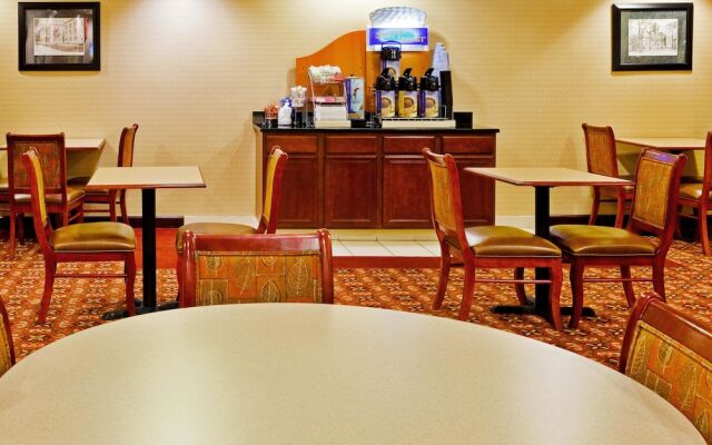 Holiday Inn Express & Suites Dickson by IHG