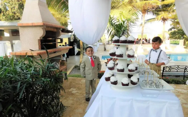 Isabela Villa Bonita - Vacation & Event Venue Sleeps 50!