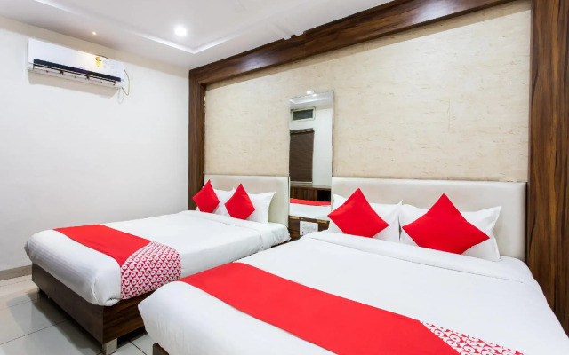 OYO 30888 Hotel Mahadev