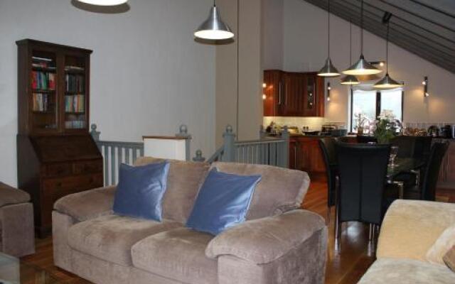 Alston Art Apartments