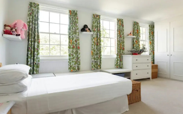 Somerset Square by Onefinestay
