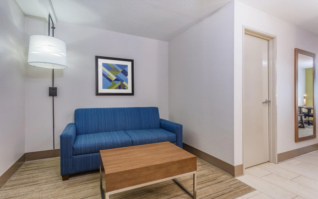 Holiday Inn Express & Suites Scottsburg by IHG