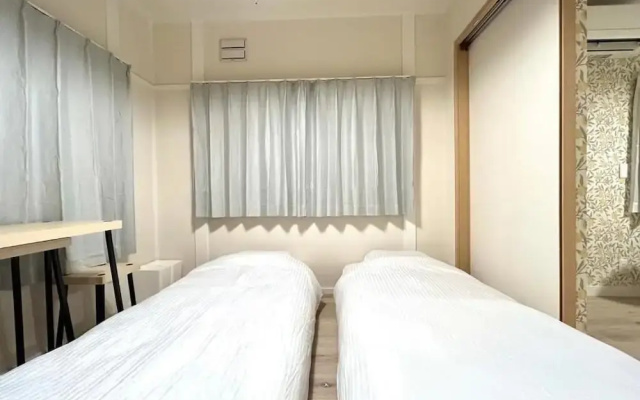 Warashibe House