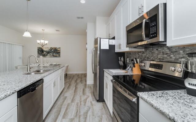 1595 Moon Valley Drive