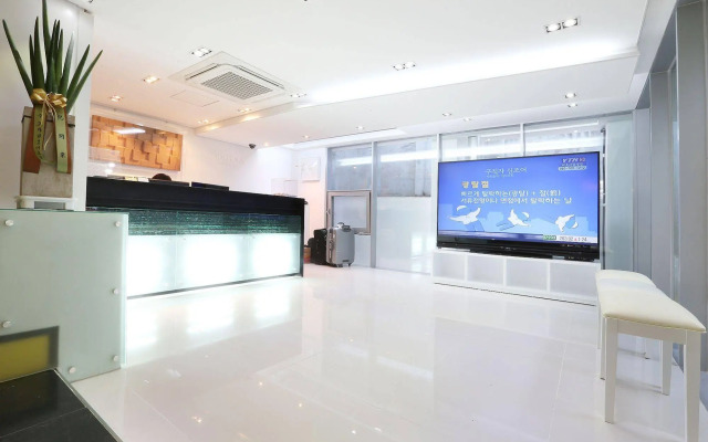 Lookhome Guesthouse (female only)