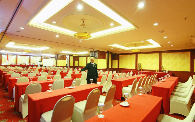 Grand Arkenso Parkview Hotel