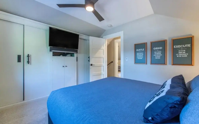 Ava's Castle 2 Bedroom Home by Redawning