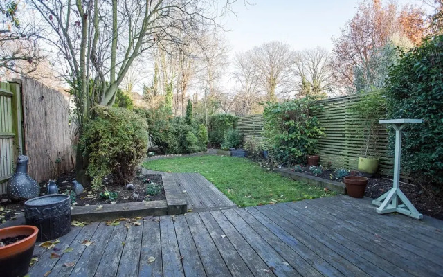 Spacious 2 Bedroom House With Garden