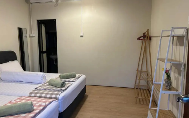 Private Pool FamilyResort Bentong Pahang – Guest Rooms – Bentong
