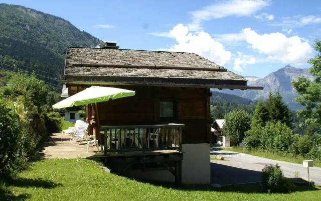Peaceful Chalet in Les Houches with Garage