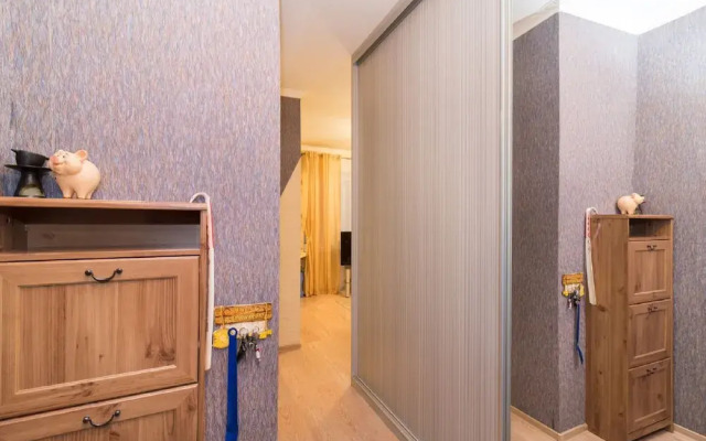 Etazhi Na Malysheva 4B Apartment