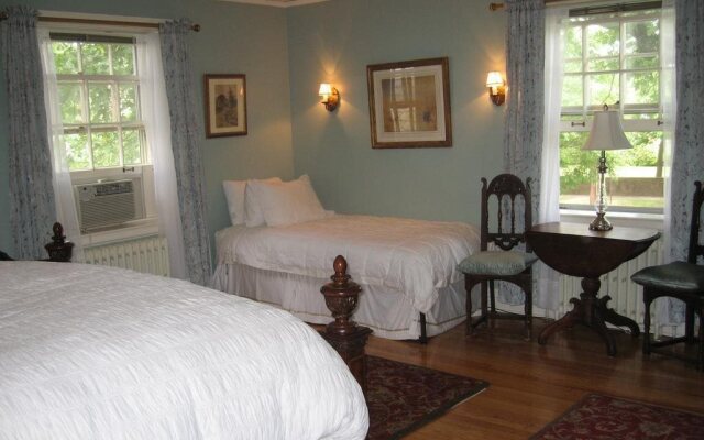 Farnam Guest House