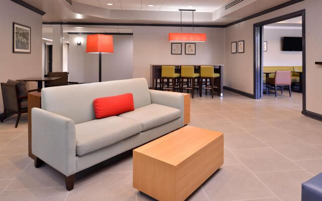 Country Inn & Suites by Radisson, Raleigh-Durham Airport, NC