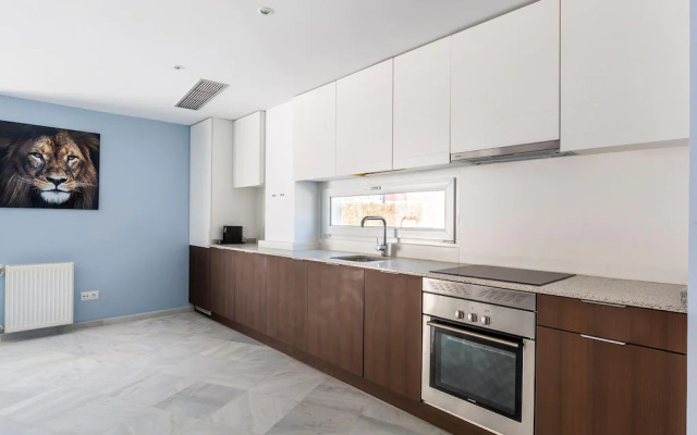 Luxury Penthouse With Hot Tub And Sea Views