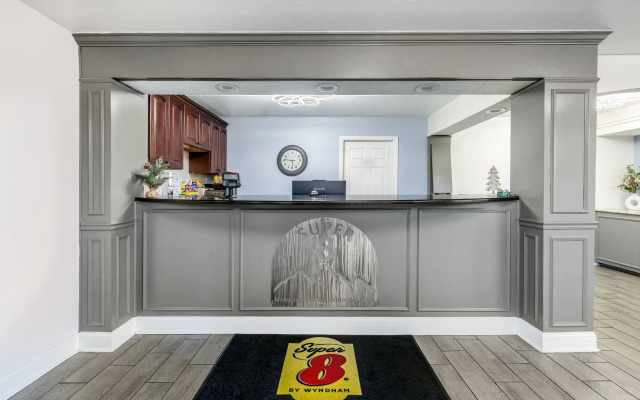 Super 8 by Wyndham Kingsport /I-81