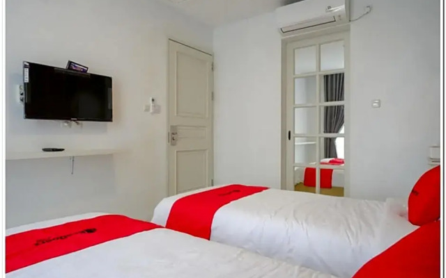 RedDoorz Plus @ Madukoro Raya Semarang