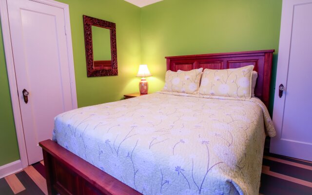 James Bay Inn Hotel & Suites