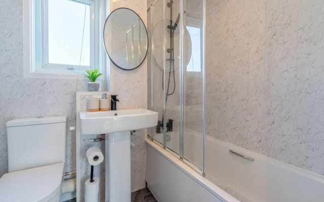 Newly Renovated 2-Bed Home in Newport