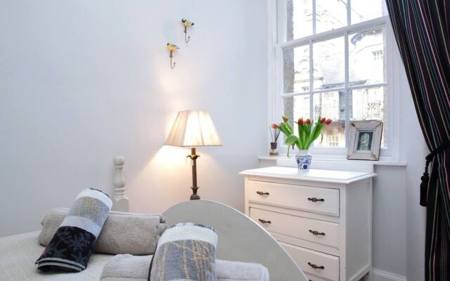 JOIVY Royal Mile Tower Apartment
