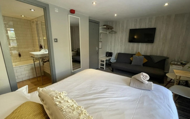 Ei8ht Brighton Apartments