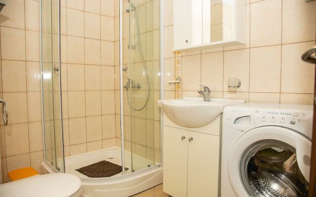 FM Premium 1-BDR Apartment with Pool & Parking - Summertime