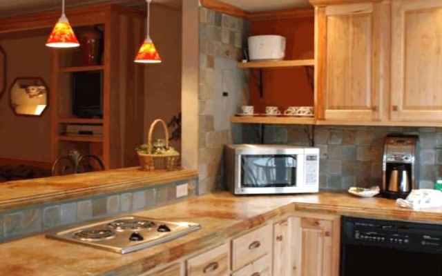 Rumbling Bald Resort