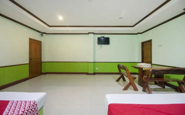 OYO 75334 Train Hotel