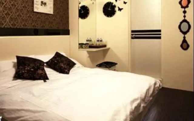 Temple Of Tainan Hostel