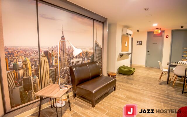 Jazz on Columbus Circle Hostel