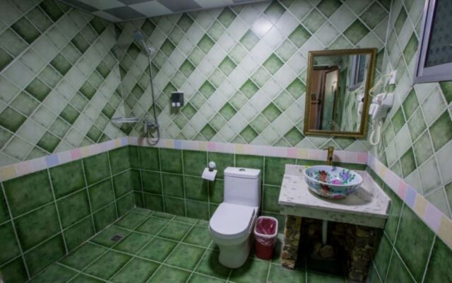 Zhangjiajie April Day Hostel