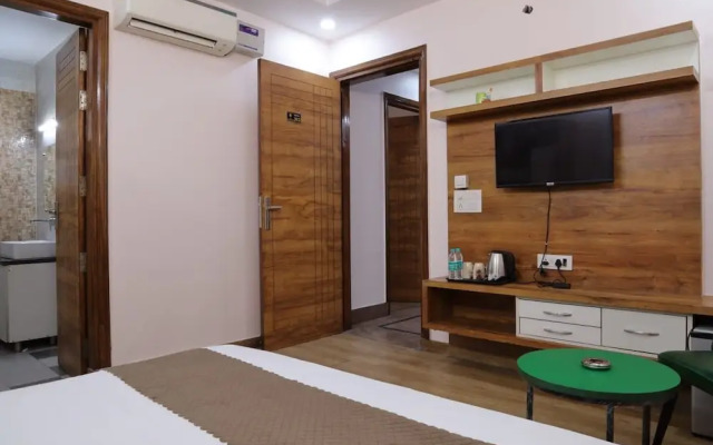 The Sandalwood Hotel, Sec-38 I Near Medanta Medicity Gurgaon