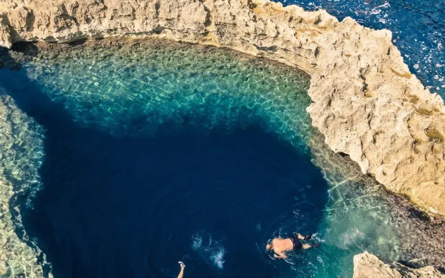 Siku Gozitan House With Pool hot tub