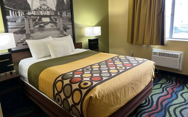 Super 8 by Wyndham Farmington