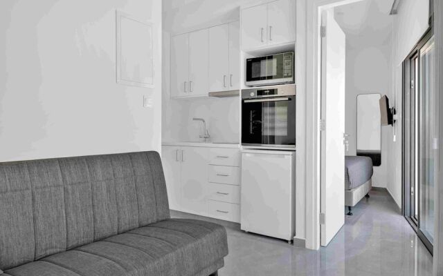 Phaedrus Living: Alkminis Seaview Suites Mare