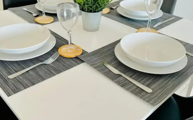 Modern Trendy 1BR Ground Floor Apartment