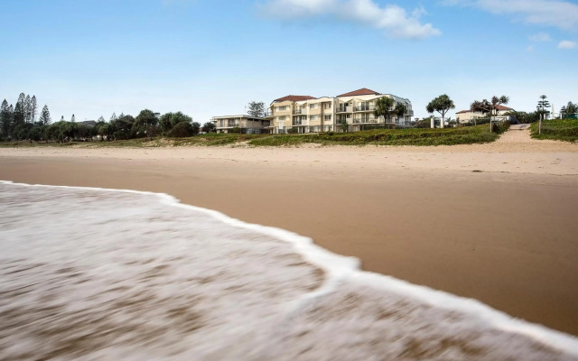 Golden Riviera Beach Resort