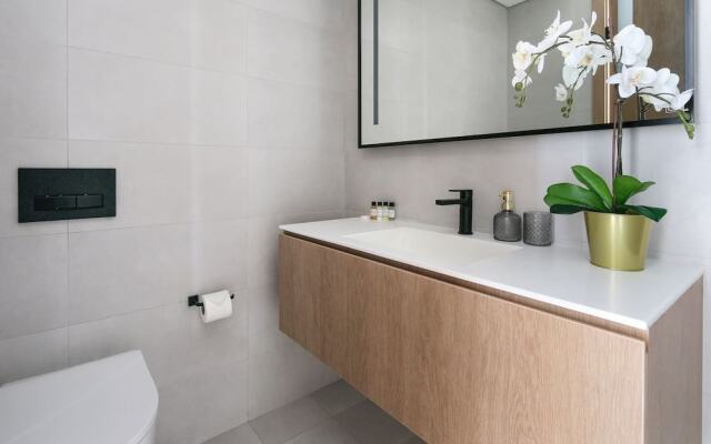 Stunning Studio w/ Burj Khalifa View!