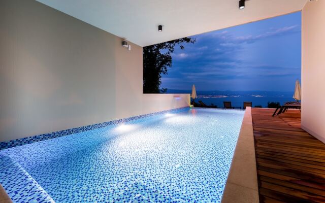 Villa AltaVista, Opatija - Seaview & Relax with Heated Pool and Private MiniGolf