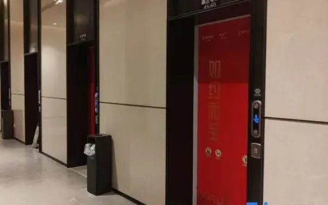 Lanjing High Altitude River View Hotel (Wuyi Square Peiyuanqiao Subway Station)