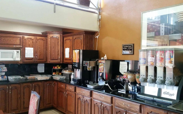 Red Carpet Inn & Suites