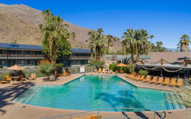 Caliente Tropics Hotel