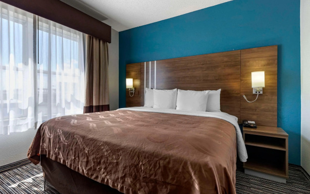 Quality Inn & Suites I-35 E / Walnut Hill