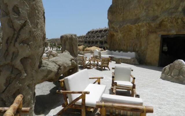 Caves Beach Resort Hurghada