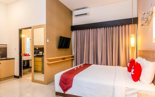 Svarna Suite Seminyak by ZEN Rooms