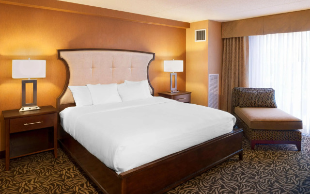 DoubleTree by Hilton Bay City - Riverfront