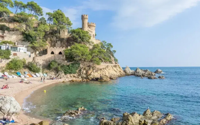 Alonso in Vidreres With 4 Bedrooms and 1 Bathrooms